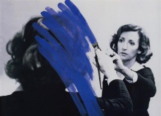 Morreu a artista Helena Almeida