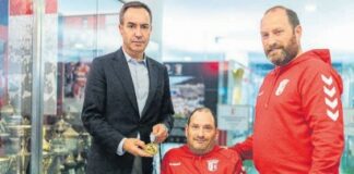 Mário Peixoto oferece medalha da Taça do Mundo ao SC Braga