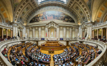 Orçamento do Estado para 2026 aprovado com abstenção do PS