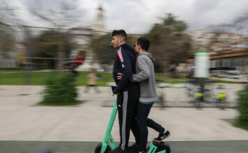 Capacete obrigatório para trotinetes e bicicletas elétricas avança no Parlamento