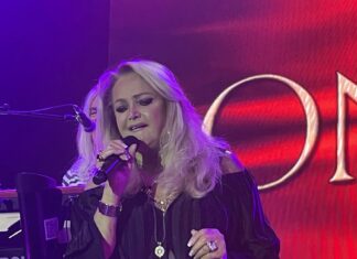 Bonnie Tyler desperta de coma induzido após internamento prolongado no Algarve
