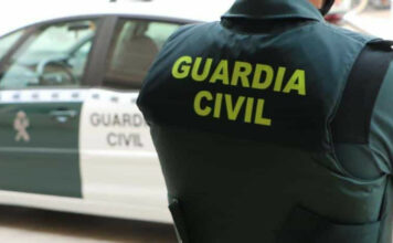 Tragédia familiar em Almería: homem mata os pais a tiro e deixa quatro feridos, incluindo um bebé em estado crítico
