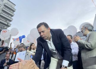 Luís Montenegro internado no Hospital de Santa Maria