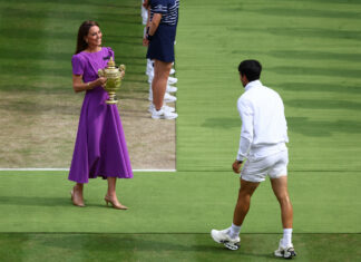 Kate Middleton entrega troféu a Carlos Alcaraz em Wimbledon