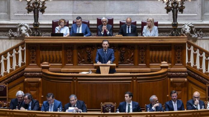 Montenegro abre último debate político antes das férias parlamentares