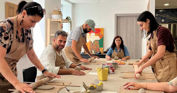 Profissionais da ULS Braga participam em oficina de cerâmica para promover bem-estar