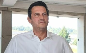 Rui Rocha acusa Governo de viver em “corrida alucinada” e questiona estabilidade do Executivo