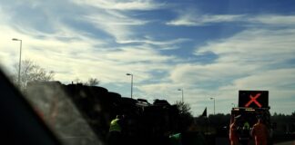 Camião tomba na A3 após colisão com automóvel e provoca dois feridos ligeiros