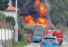 Autocarro destruído por incêndio em Requião, Famalicão