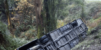 Autocarro despista-se e cai numa ribanceira em Arcos de Valdevez