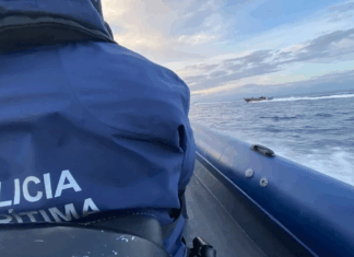 Embarcação vira ao largo da ilha de Ínsua: dois pescadores salvos e três desaparecidos