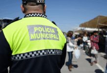 Mulher e homem detidos por agredir agentes da polícia