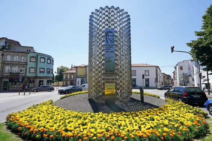 Monumento dedicado a Francisco Salgado Zenha