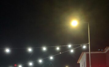 Milhares cumprem tradição pascal na Ponte de Prado e atiram cascas de ovos ao rio