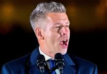 Oposição vence eleições na Hungria e põe fim a 16 anos de Orbán