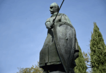 Espada de D. Afonso Henriques regressa em breve à estátua em Guimarães