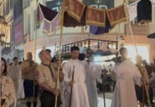 𝗦ilêncio e devoção marcam Procissão do Enterro do Senhor em Braga