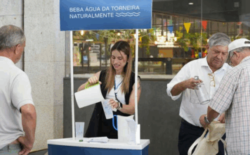 Bracarenses elegem água da torneira em prova cega promovida pela AGERE no Mercado Municipal