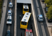 Autocarro atropela várias pessoas no Cacém e provoca dois mortos e 20 feridos