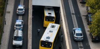 Autocarro atropela várias pessoas no Cacém e provoca dois mortos e 20 feridos