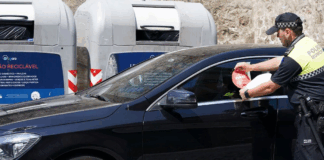 Estacionamento junto aos contentores pode deixar aviso no para-brisas em Braga