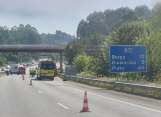 Jovem de 21 anos morre após violenta colisão de mota na A11 em Guimarães