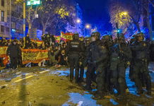 Protesto da extrema-direita após acidente ferroviário termina em confrontos em Madrid