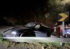 Queda de pedra provoca acidente com Porsche na estrada do Bom Jesus e faz um ferido